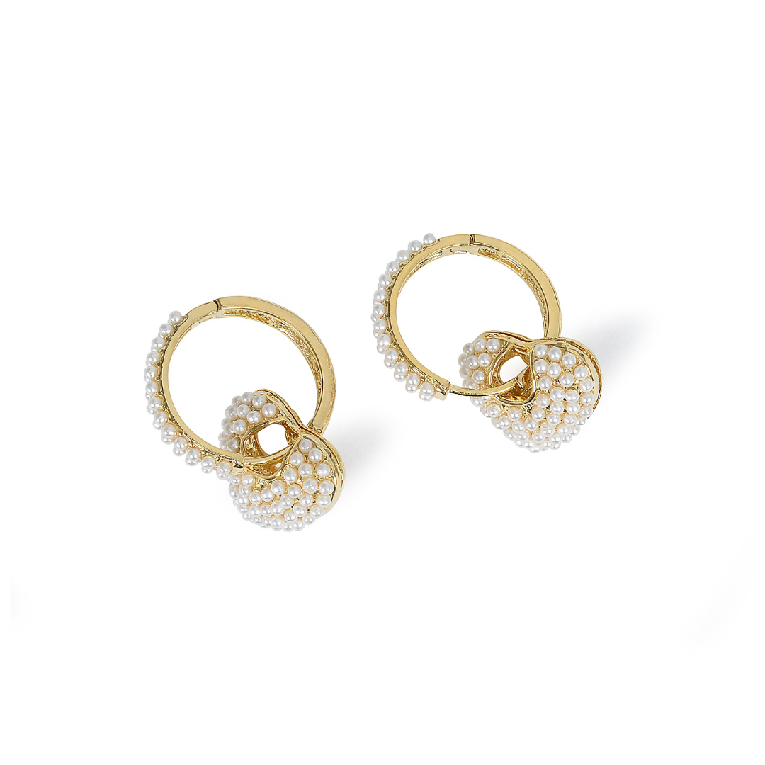 Pearl Heart Earrings: Add a touch of sophistication to your wardrobe with Agerich&